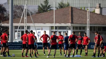Osasuna se ejercita sin Enric Gallego