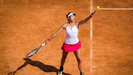 Garbiñe Muguruza se impone a Gauff y vuela a octavos