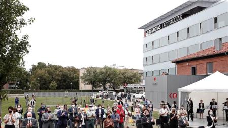 Navarra recuerda a las víctimas de la covid-19 y reconoce la labor de profesionales y voluntarios