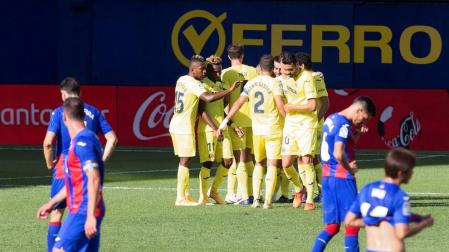 El Villarreal resuelve sus dudas con una remontada en el debut de Estupiñan