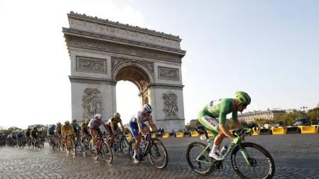 Sam Bennett se ha llevado este domingo en París la 21ª y última etapa del Tour de Francia 2020, en una jornada en la que se entregó el triunfo en la general al joven Tadej Pogacar.