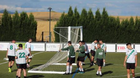 Los jugadores del Pamplona de Tercera División en un entrenamiento de la temporada pasada