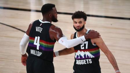 Paul Milsap saluda a Jamal Murray.