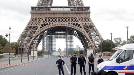 Reabre la Torre Eiffel tras ser evacuada por una alerta de bomba
