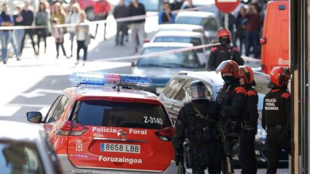 Agentes de Policía Foral durante una actuación en febrero.