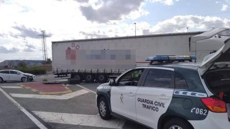 Un camión y un coche chocan en la N-121, a la altura de Caparroso