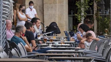 Bildu quiere cobrar las tasas a las terrazas sin consenso de sus socios