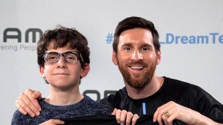 El niño invidente que alucinó con Messi pero que hubiese preferido a Joaquín