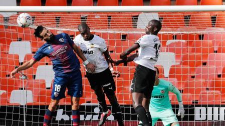 Poco premio para un valiente Huesca en Mestalla