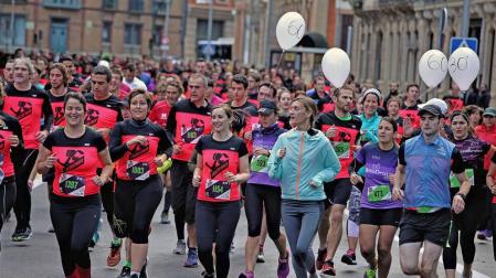 Imagen de una edición de la carrera solidaria de Anfas por las calles de Pamplona.