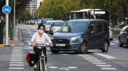 Intersecciones en rojo y nuevos semáforos para bicis en avenida de Bayona