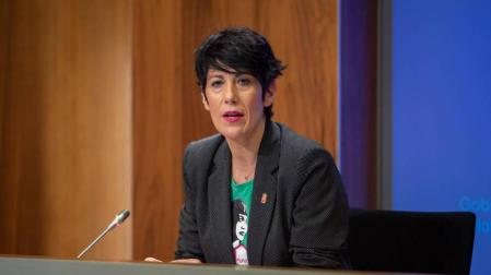 La consejera de Economía y Hacienda del Gobierno de Navarra, Elma Saiz, en la rueda de prensa de este jueves.