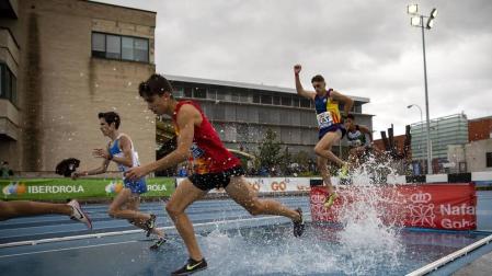 Fotos del Campeonato de España Sub 18 de Atletismo de Federaciones Autonómicas celebrado en el estadio Larrabide de Pamplona.