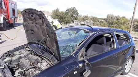 El coche sufrió daños de consideración.