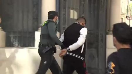 Pasan a disposición judicial los seis jóvenes acusados de una violación grupal a una menor en Valencia