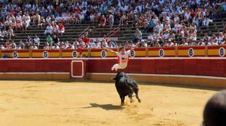 Tudela acogerá tres festejos de recortadores en el puente del Pilar