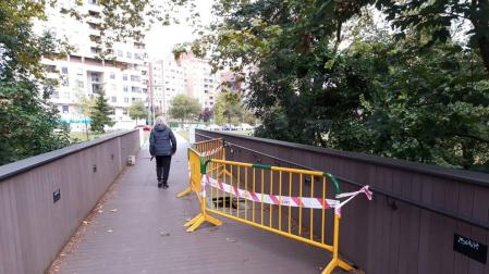 Siguen sin llegar las tablas para la pasarela peatonal del río Sadar