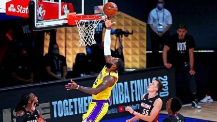 LeBron y Davis dejan el a los Lakers a un triunfo del anillo