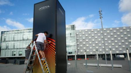 Exterior del Navarra Arena y la Casa del Deporte, antes de su inauguración.