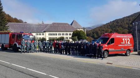 Las fuerzas de seguridad que protegen a los peregrinos, homenajeadas en Roncesvalles