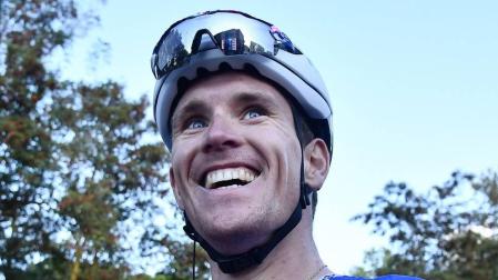 Démare gana su tercera etapa y Almeida sigue de rosa