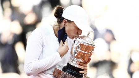 El vendaval Swiatek arrasa a Kenin y conquista Roland Garros
