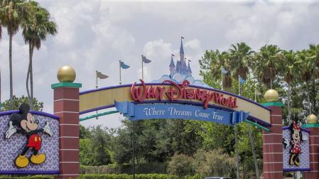 Disney grabará una película inspirada en su montaña rusa 'Space Mountain'