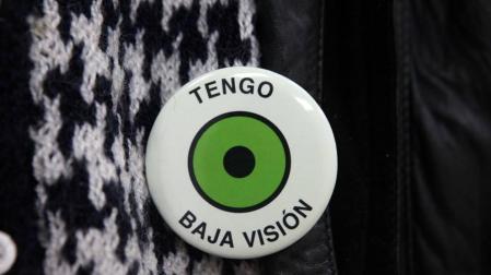 Activan un teléfono gratuito para atender a las personas con baja visión