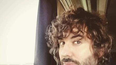 Acusan a Mikel Izal de acoso a mujeres en redes sociales y el músico lo niega