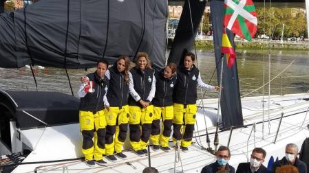 Cinco mujeres supervivientes de cáncer zarpan en una ruta solidaria