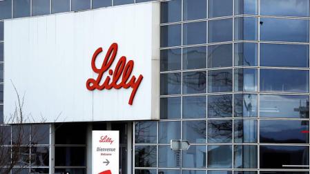 La farmacéutica Eli Lilly frena los ensayos de la terapia elogiada por Trump