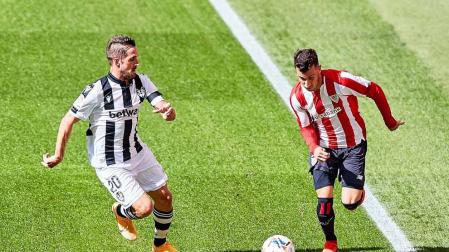Berenguer y Williams reflotan al Athletic en un gran partido