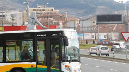 Los ruidos por una parada de villavesa llegan hasta el Defensor