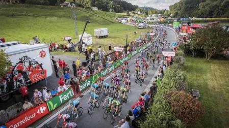 Imágenes de la llegada de la Vuelta Ciclista a España a Navarra, con el final de etapa en Urdax-Dantxarinea.