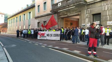 Trabajadores de Trenasa exigen a CAF que no cierre una planta "viable"