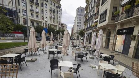 Los navarros viven este jueves la primera jornada de confinamiento perimetral de la Comunidad con cierta normalidad pero con muchas dudas sobre qué pueden hacer o no en esta nueva fase de restricciones, encaminadas a reducir la tasa de contagio de coronavirus.