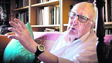 El escritor italiano Andrea Camilleri, en estado grave tras sufrir un infarto