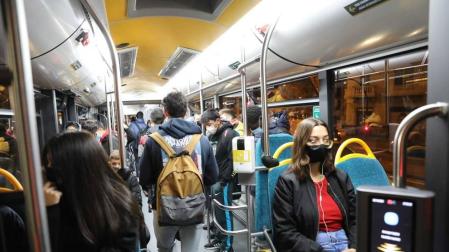Normalidad en las villavesas de Pamplona el primer día de confinamiento