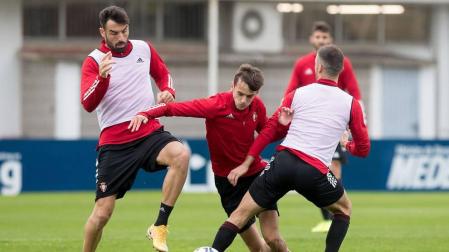 Suave sesión de recuperación en Tajonar a dos días del partido