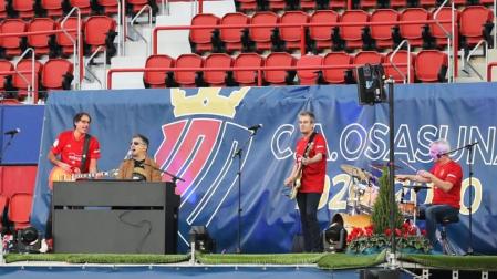 Actuación de Serafín Zubiri con el himno del Centenario de Osasuna