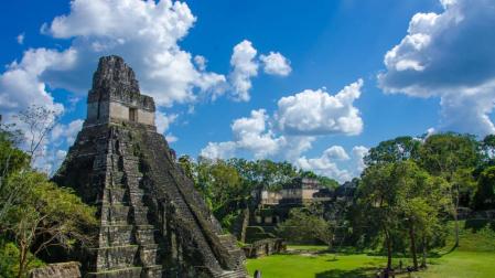 Fotografía ciudad maya de Tikal en Guatemala.