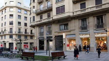 Las tiendas de moda se reubican en Cortes de Navarra y Carlos III