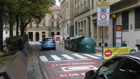 El tráfico por el Casco Antiguo de Pamplona desciende un 53% con el control de accesos