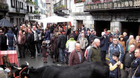 Lesaka anuncia la suspensión de las ferias