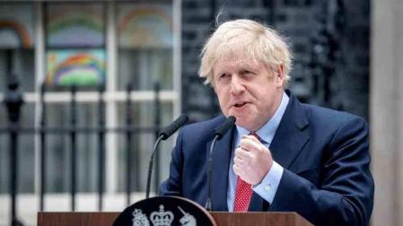 Johnson dice que aún no es el momento de suavizar el confinamiento