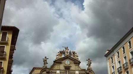 Cielos nubosos y chubascos d&eacute;biles para cerrar el fin de semana de fiesta