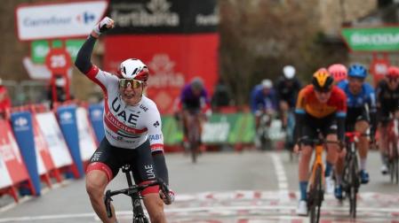 El belga Jasper Philipsen gana al esprint la jornada maratón