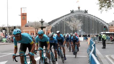 Fotos del podio final de la Vuelta a España 2020 y de su última etapa. Maillot rojo para Roglic y victoria de etapa para Ackermann