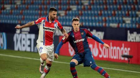 El Levante no puede con un Alavés con diez
