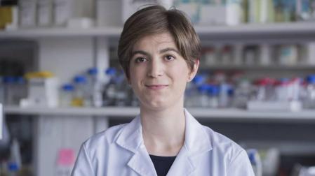 Una tesis investiga el sistema sensorial de las bacterias para buscar potenciales fármacos antimicrobianos